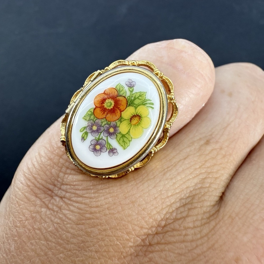 Vintage Avon 1975 French Flowers Oval Photo Locket Adjustable Size Ring